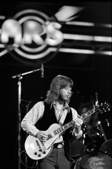 paulluisdotca's tweet photo. RIP Barry Bailey and thank you for the killer rifs. 😞 #barrybailey #atlantarhythmsection #gibson @gibsonguitar https://t.co/QW1ts6aKXc