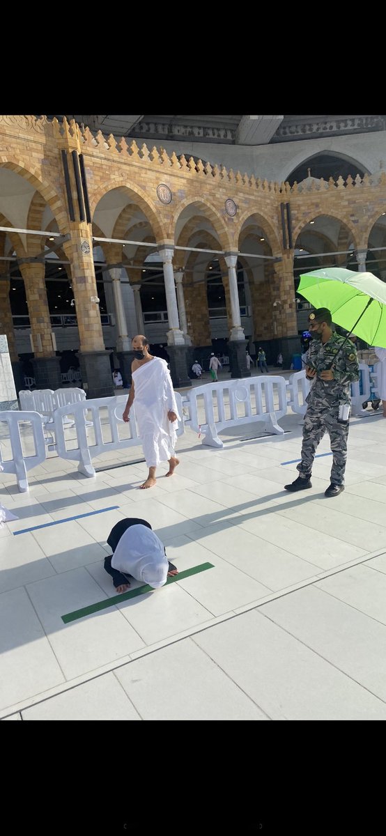 jx1113's tweet photo. صورت اجمل والطف واحن لحظه شفتتها  بنت اخوي تصلي بالشمس وجاء يحميها من الشمس عجزت اعبر عن هاللحظه😭😭❤️❤️❤️ https://t.co/KZncpThfhi