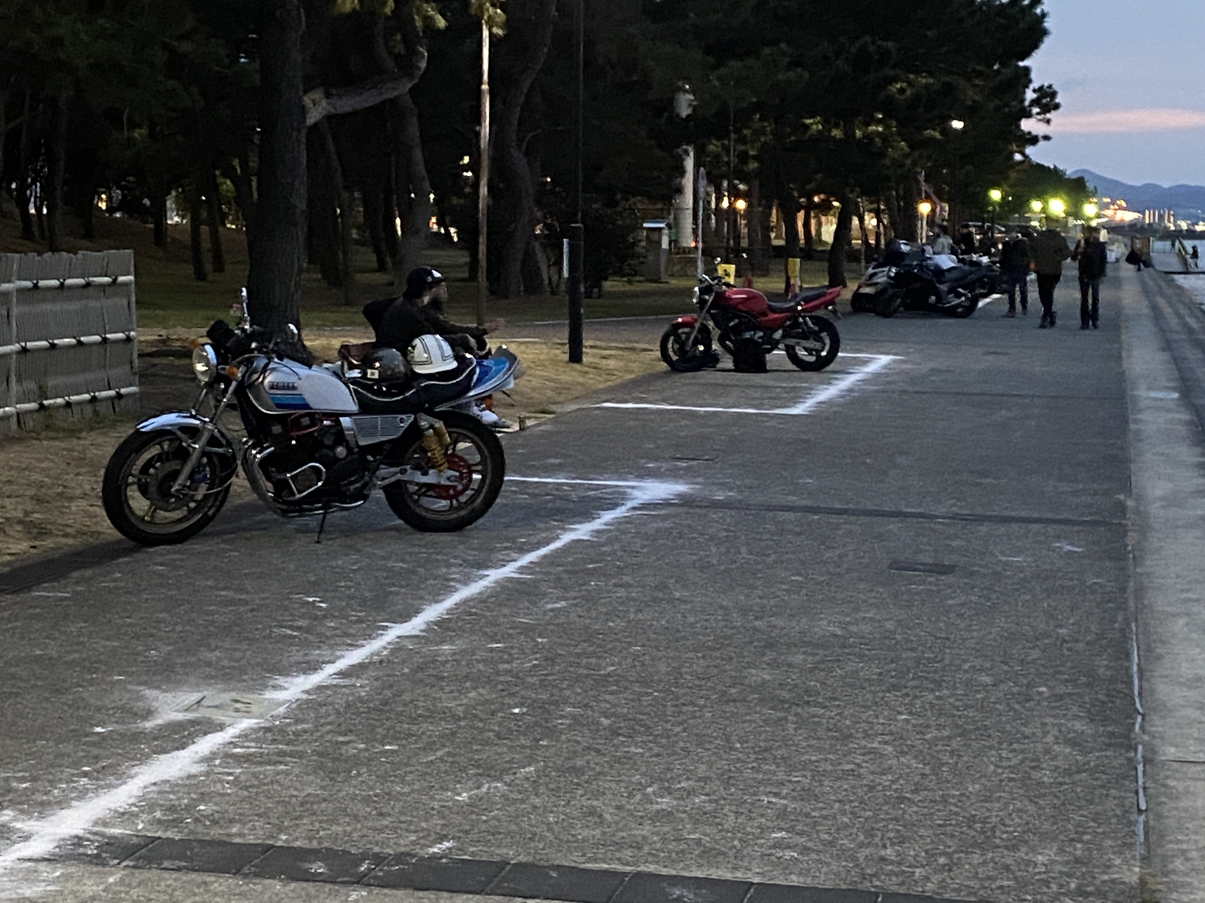 りんくう公園 昨今のバイクブームもあり マーブルビーチのバイク置場を少しですが拡張しました 密を回避してのご利用をお願いします りんくう公園 マーブルビーチ バイクの聖地 マナー向上 T Co Fe4uxkoyst Twitter
