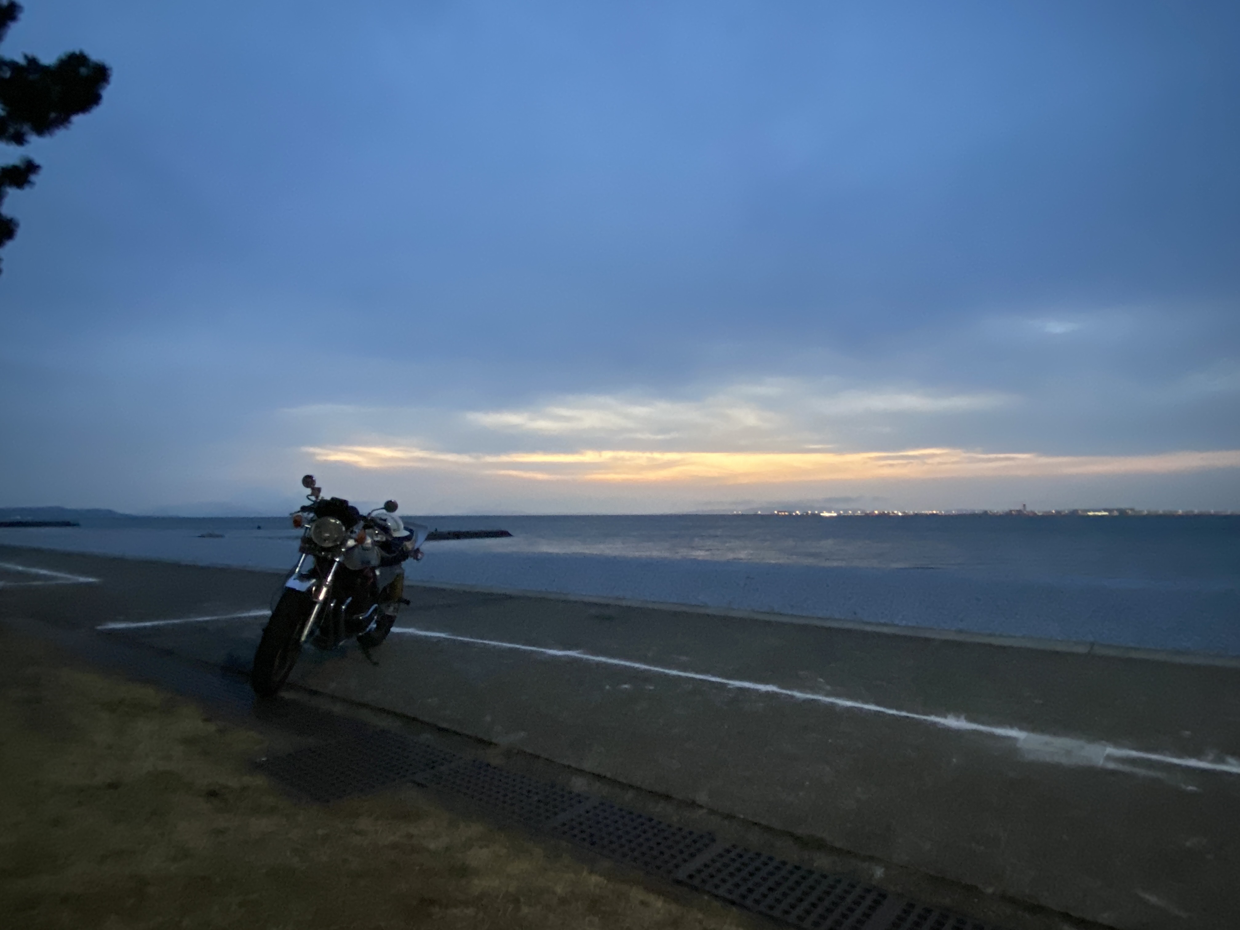 りんくう公園 昨今のバイクブームもあり マーブルビーチのバイク置場を少しですが拡張しました 密を回避してのご利用をお願いします りんくう公園 マーブルビーチ バイクの聖地 マナー向上 T Co Fe4uxkoyst Twitter