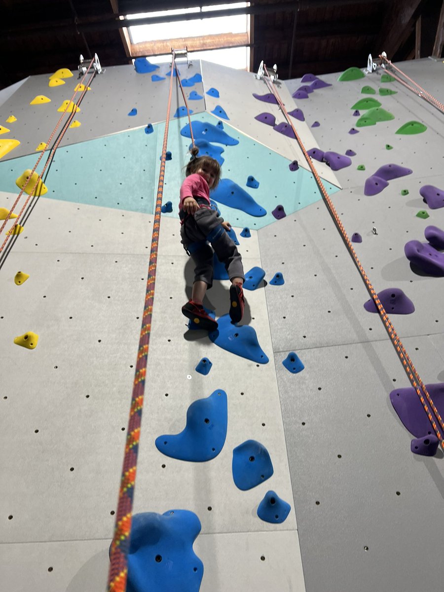 Wow, #PacificPipe Climbing is the best looking and thoughtfully designed climbing gym I’ve ever seen – especially for families! There’s a tucked away area with easier climbs that’s perfect for kids. A must if you enjoy the sport! <a href="/TouchstoneClimb/">Touchstone Climbing</a> 
goo.gl/maps/nKBrQJcpt…
