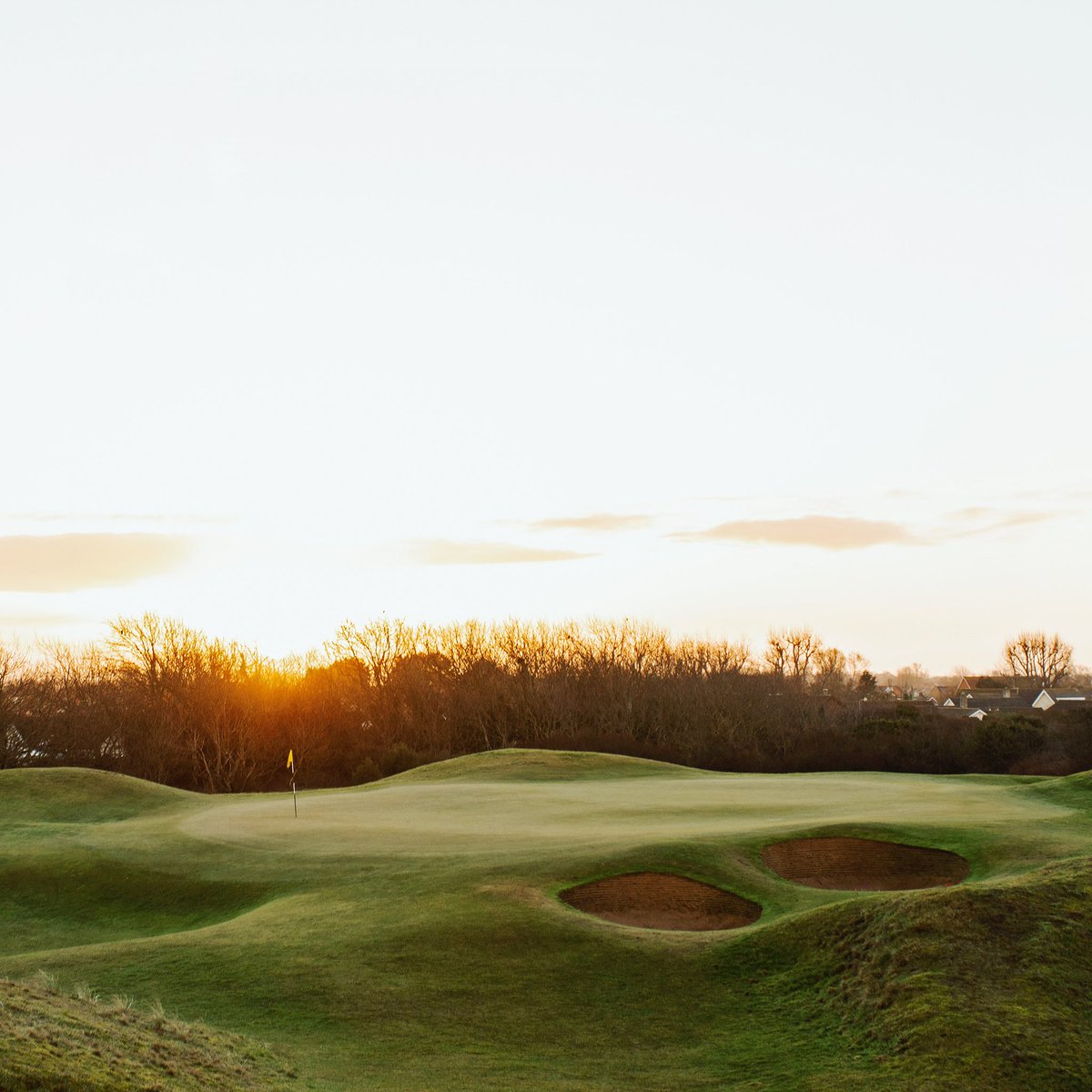 BurnhamBerrow's tweet photo. Majestic Monday mornings. 🌅 💫 

#mondaymorningmotivation #golfcoursesunrise #golfcoursephotos #linksgolf #top100golf #burnhamonsea #somerset https://t.co/INSpL5IbHo