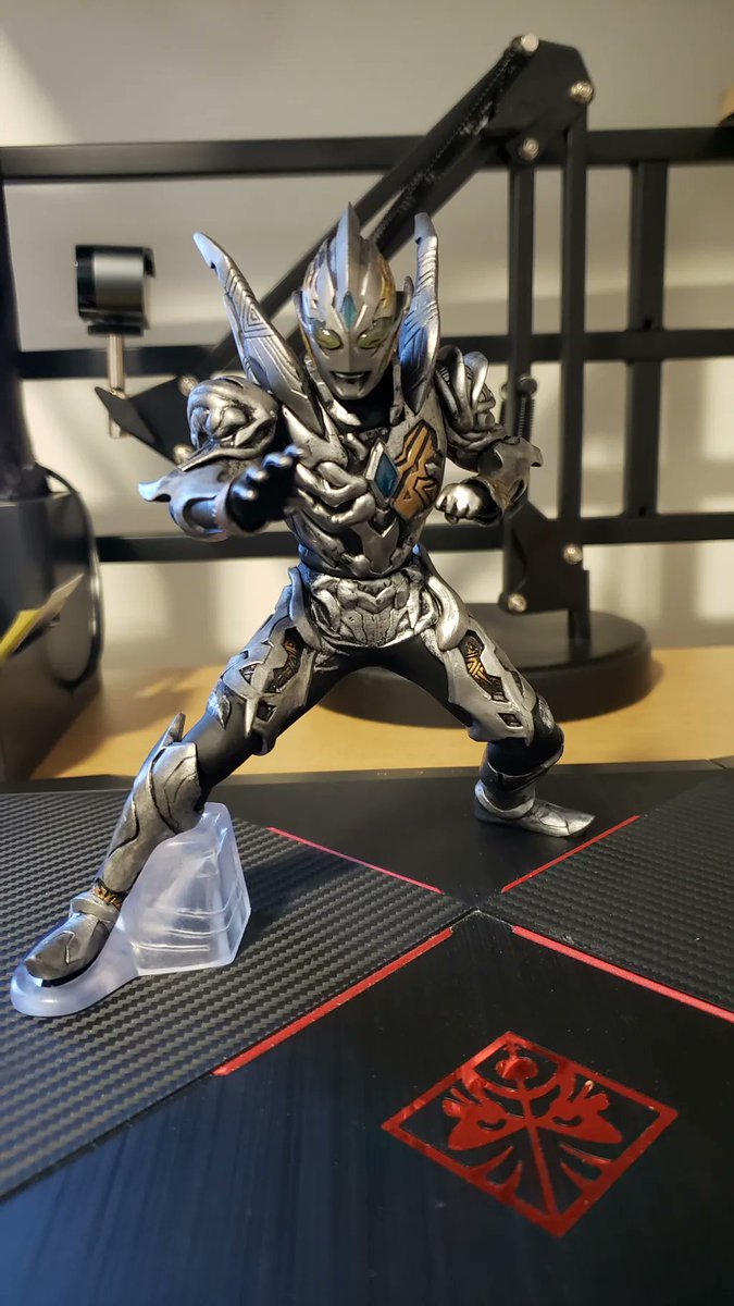 JoesGeekShow's tweet image. New figure from #UltramanTrigger. This guys is none other than #TriggerDark. And may I say for the small price it's fairly detailed and looks great on a shelf.