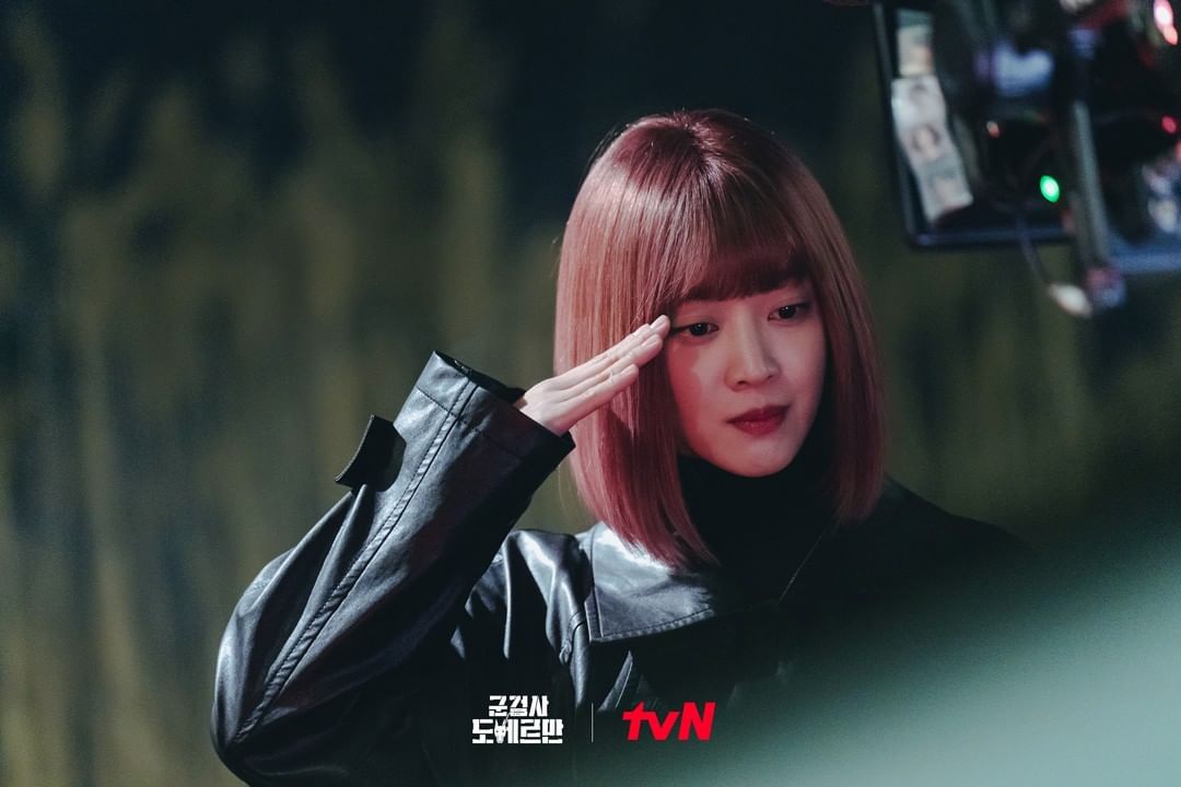 THEK___KING's tweet photo. 🐶Military Prosecutor Doberman🐶

It's based on an actual incident. #MilitaryProsecutorDoberman #AnBoHyun #ChoBoA to widen the horizons of dark heroes

Check out the ranking on THEKKING!
The final 1st will be sent to New York Times Square

*Source tvN official instagram https://t.co/BhOSb28LkV