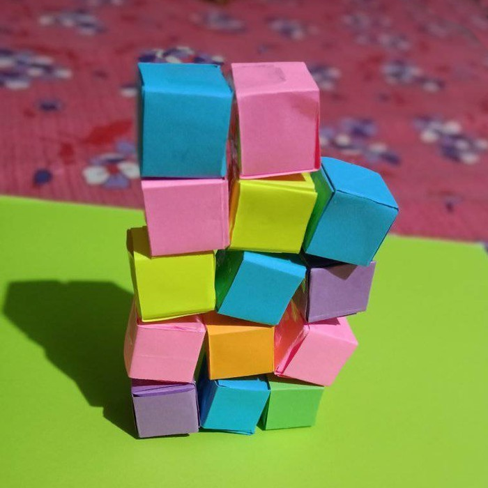 Origami_Plus's tweet photo. Join the @OrigamiCube pyramid challenge! Who can make the tallest origami cubes pyramid? This one is from SuPu2002. Tutorial for the cubes: https://t.co/NjWWlqBYRk
#origami #origamicubes #折り紙 #折り紙作品 https://t.co/ciENojLYfl