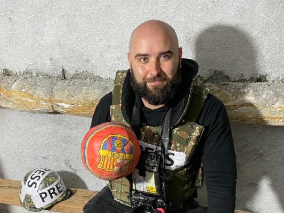 manelmarquez's tweet photo. Sobre Pablo González y la menguante #LibertadDeExpresion 
Que un periodista acabe en la cárcel no es algo habitual. Que pase 13 días incomunicado, sin poder hablar con su familia y ni con su abogado es algo excepcional. No en
#Polonia! #FreePabloGonzalez https://t.co/qPJmy6EHvH https://t.co/9hNiM3e2xx