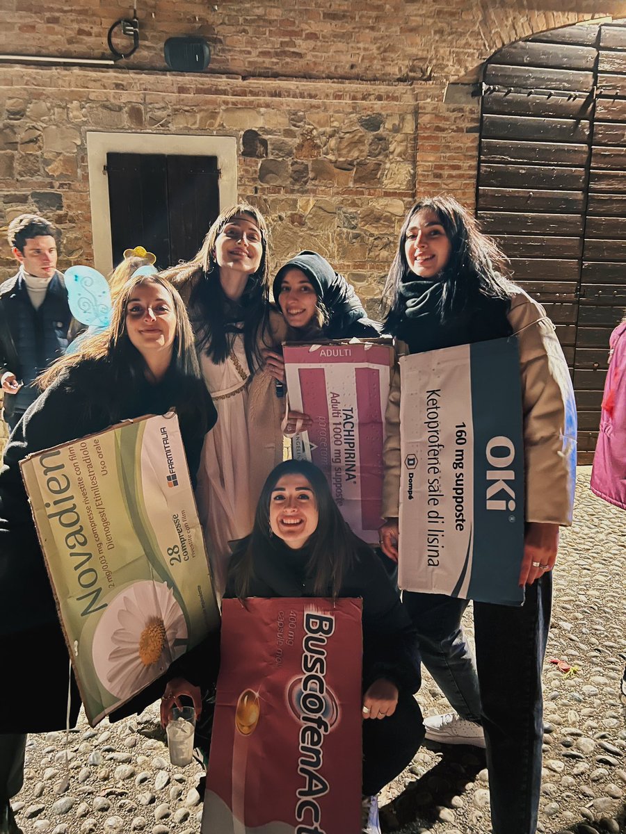 cdlmartixx's tweet photo. Dalla rubrica: a Carnevale eravamo dei farmaci https://t.co/k0IaFEXevz