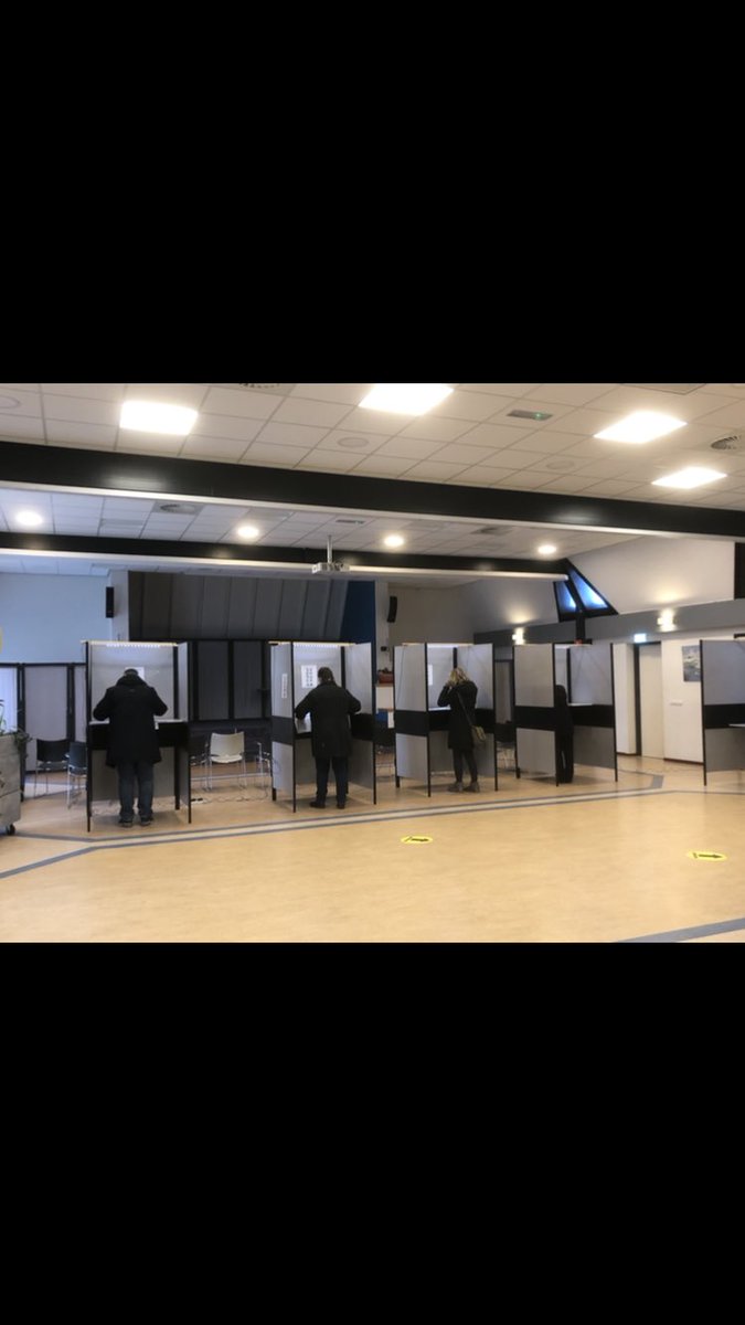 Leve de democratie! Het feest van de democratie is begonnen! De dorpshuizen in Benschop en Lopik zijn vandaag en morgen van 7:30-21:00u al open! De Gemeentewerf is een drive-through stembureau! Laat uw stem horen! lopik.nl/vervroegd-stem… <a href="/GemLopik/">Gemeente Lopik</a> #gemeenteraadsverkiezingen2022