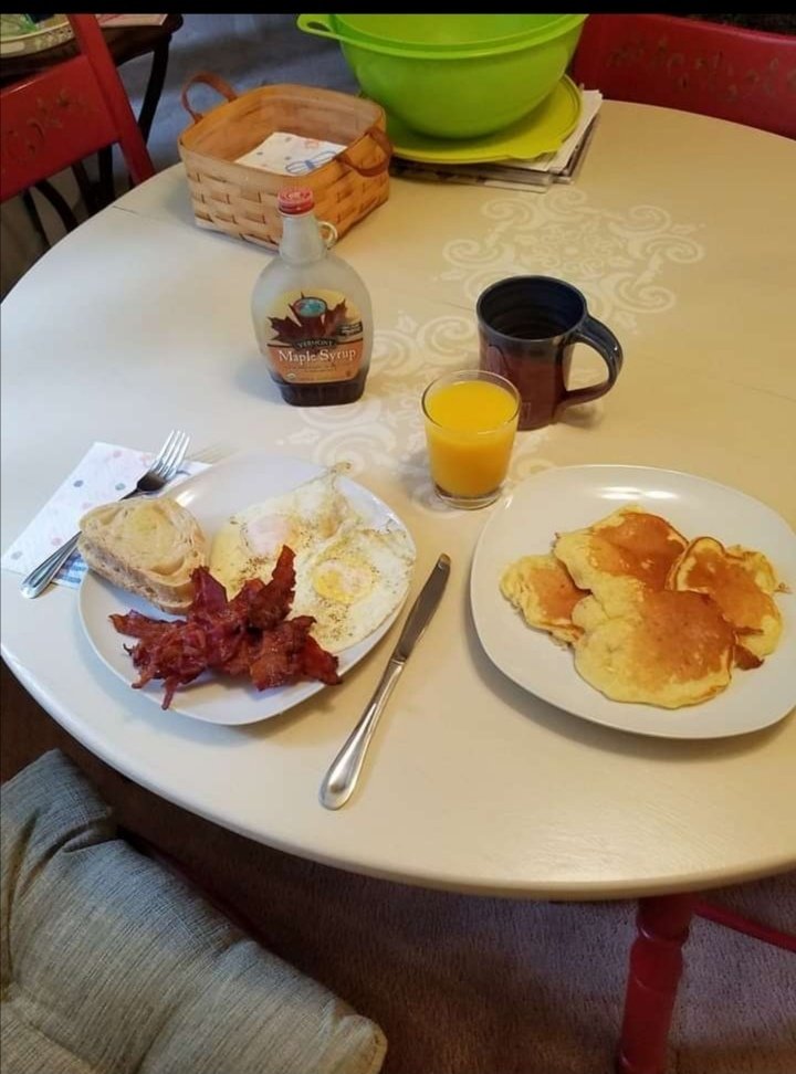 George_Clarks's tweet photo. it's Monday and hott  breakfas for work https://t.co/E4yUdoW6TU