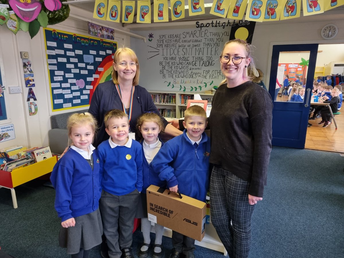 Agents_Giving's tweet photo. Thank you for the amazing support, 5 more tablet donations for the #ComputerForSchools #campaign from @MABCentral organised by @stephenbrown54 supported by @Agents_Giving Read more here to support https://t.co/jPGgglR9tE https://t.co/YgnCpM1Yaf