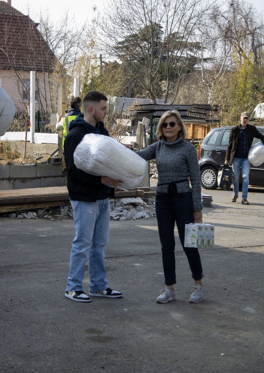 [Préparation départ🇺🇦]

Jour et nuit, nos équipes se mobilisent pour la préparation de notre convoi qui prendra officiellement le départ mercredi au petit matin à la direction de la frontière ukraino-roumaine. 🇺🇦🇷🇴

#WMTProd📸