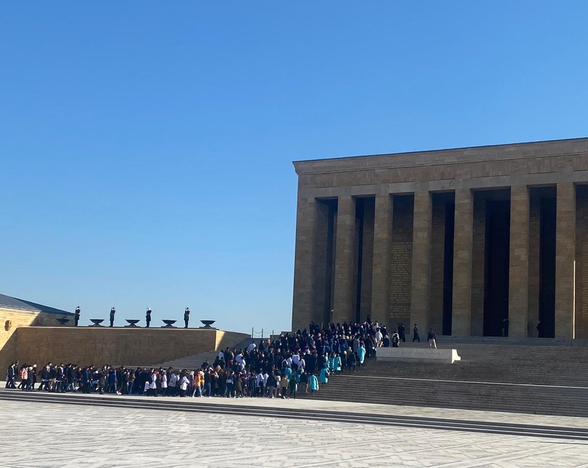 NOROLOJI1992's tweet photo. Nörologlar'ın 14 Mart Tıp Bayramı Anıtkabir Ziyareti https://t.co/AbMrLxVjlb
