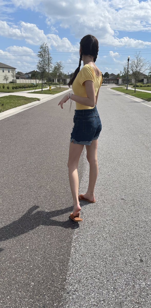 roswear's tweet photo. IG: Ariana_model1
Shorts 👖from roswear 
Sunny day! ☀️☀️☀️The weather is perfect for taking a sunbath without getting sunburned. 
#Springday #sunnyday #roswear #rosweargirl #fashion #FashionWeek #fashionstyle #teenmodel 
https://t.co/8kQc5lDzvy https://t.co/Ys3UUcCi6G