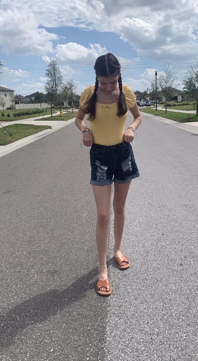 roswear's tweet photo. IG: Ariana_model1
Shorts 👖from roswear 
Sunny day! ☀️☀️☀️The weather is perfect for taking a sunbath without getting sunburned. 
#Springday #sunnyday #roswear #rosweargirl #fashion #FashionWeek #fashionstyle #teenmodel 
https://t.co/8kQc5lDzvy https://t.co/Ys3UUcCi6G