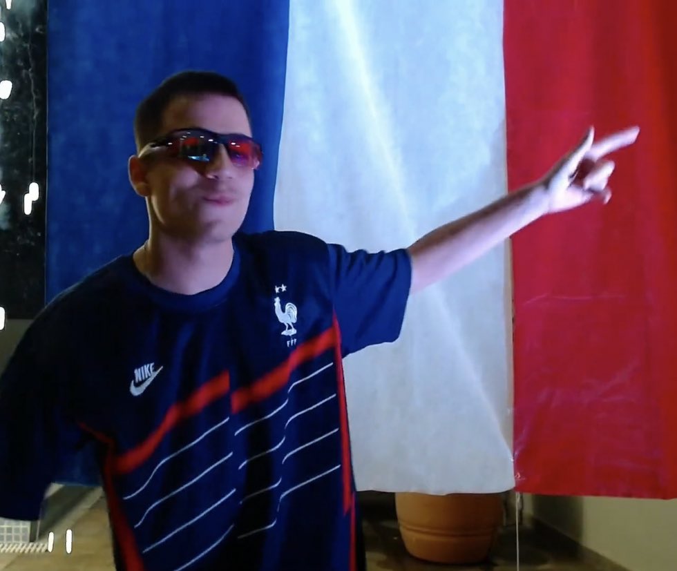 debbixis's tweet photo. CARALHOOOOOOOOOOOOO, EU AMO ESSA FACC MEU IRMAOOOOOO 😍😍😍😍🇫🇷🇫🇷🇫🇷🇫🇷🇫🇷🇫🇷
#FRANOTOPO
#finalcomotody
#goFRA https://t.co/7NTOxog7qM