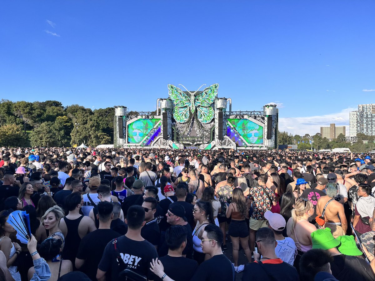 FlyCamAustralia's tweet photo. Finally big outdoor events are back! HSU Karnival Outdoor Festival 2022 at Flemington Race Course with our 30ft Jimmy Jib.
.
Event: @eventshsu 
Production: @revelmedia.co @simonlovellaus 
Camera Op: @vertprod 
Sony F55: @videocraftaust 
Location: @flemingtonvrc https://t.co/QuNhkPUf4F