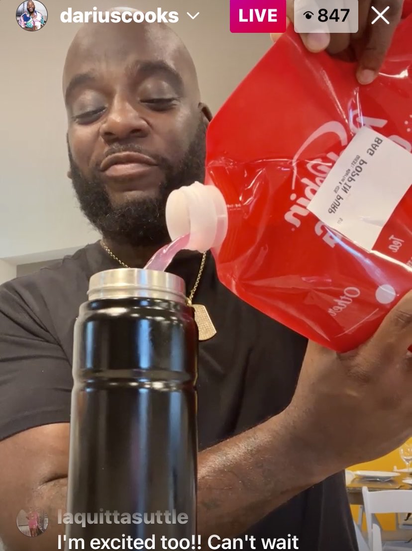 SIwant2be's tweet photo. #dariuscooks #dariuscrooks #justdrinkingwater #mindinghisbusiness You #dhivefools believe he drinks a gallon of water a day? That’s just like saying Dez @iamdezra eats only fruit. #fatboyproblems #liars #cultbehavior https://t.co/bj2YQJNcyp