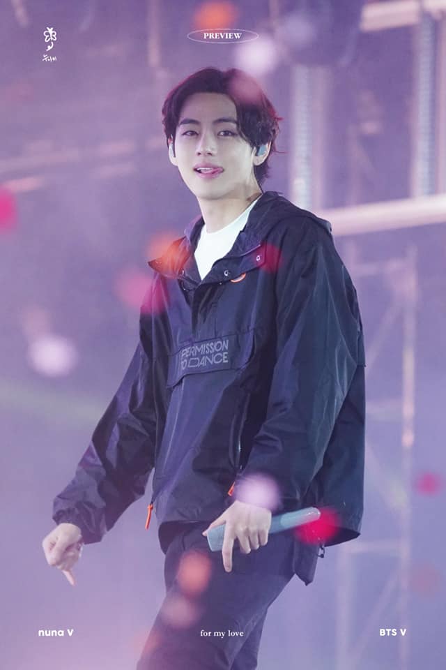 lys_206's tweet photo. Mlem mlem.💜💜
#thankyouBts #BTSV #PTD_ON_STAGE_SEOUL_day3 #WeLoveYouBTS #PTD_ON_STAGE_SEOUL https://t.co/AzWX9Tet3f