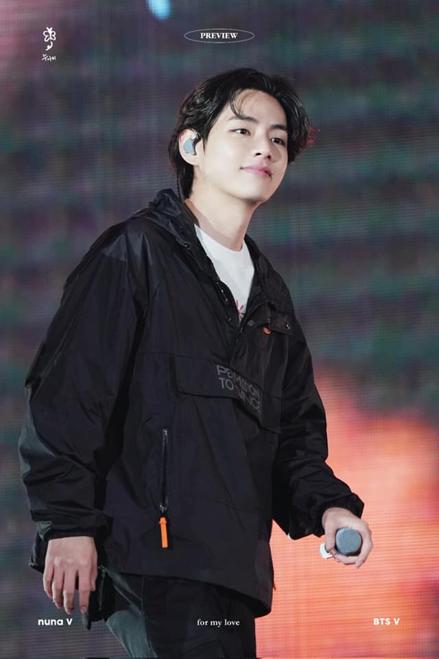 lys_206's tweet photo. Mlem mlem.💜💜
#thankyouBts #BTSV #PTD_ON_STAGE_SEOUL_day3 #WeLoveYouBTS #PTD_ON_STAGE_SEOUL https://t.co/AzWX9Tet3f