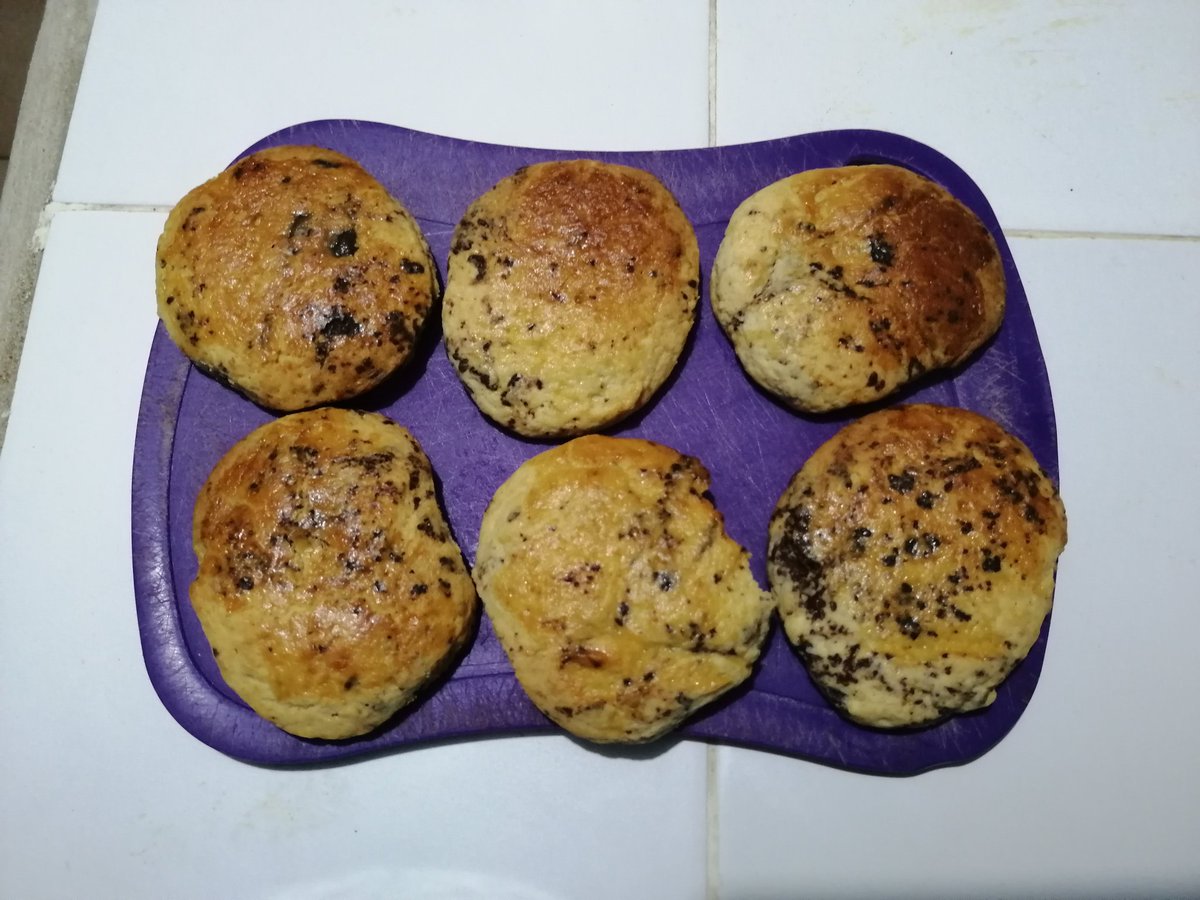 Luego de un intento fallido, un buen  bagel y unos scones hechos con <a href="/outoftime_man/">Cñor Ojos de Videotape</a>.