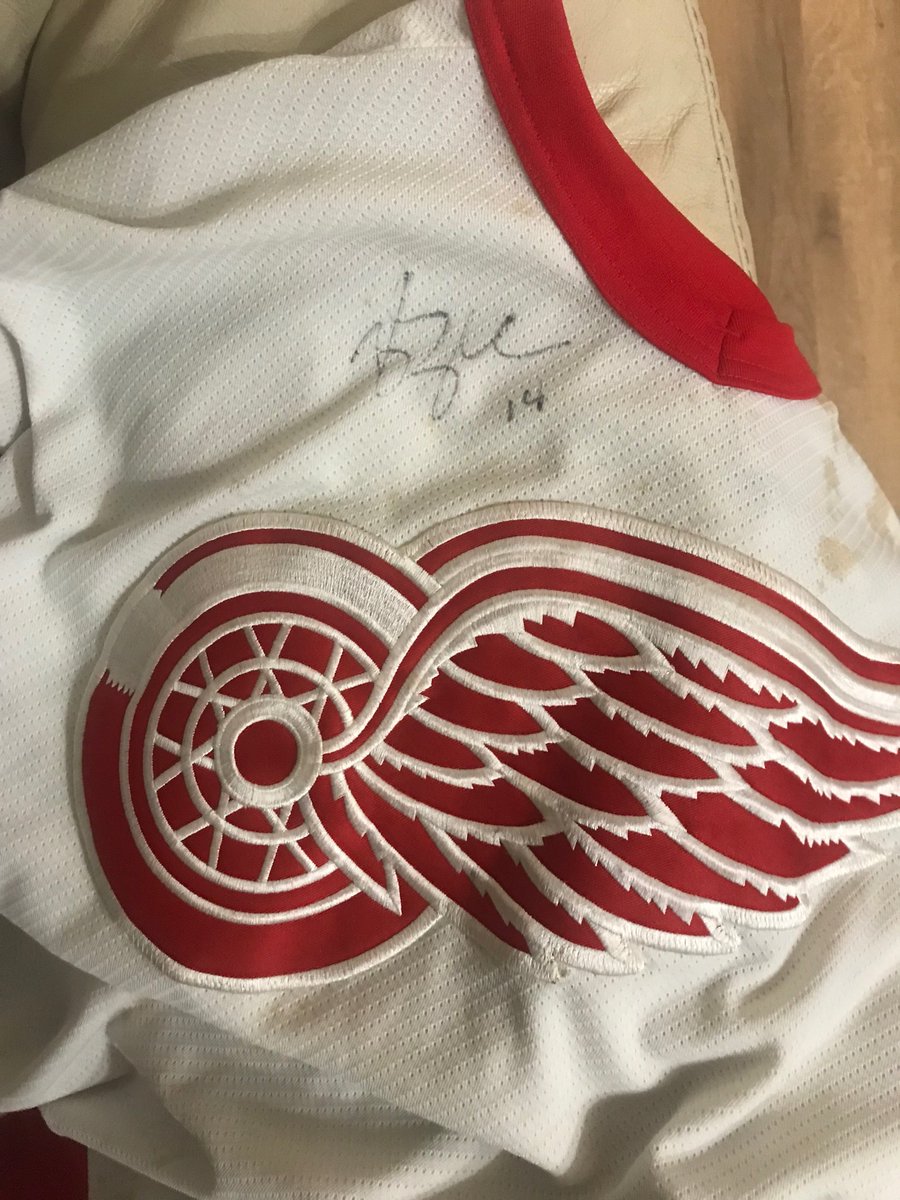 dcameron04's tweet photo. Hey @brendanshanahan ! Is this your signature? Curious. https://t.co/WVKiF6XHjQ
