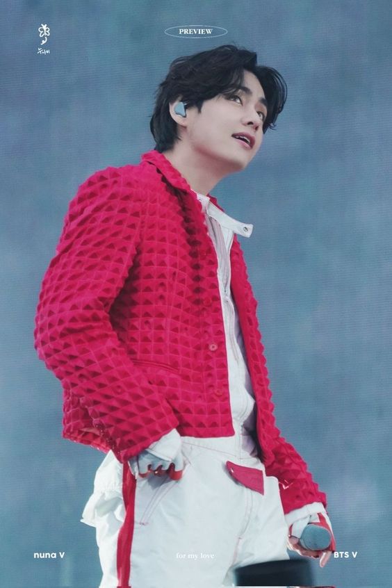 lys_206's tweet photo. Hôm nay a mặc chiếc áo đỏ, ngỏ lời muốn lm ny a
💜💜💜
#thankyouBts #BTSV #PTD_ON_STAGE_SEOUL_day3 #WeLoveYouBTS #PTD_ON_STAGE_SEOUL https://t.co/AV7Nqd6PNH