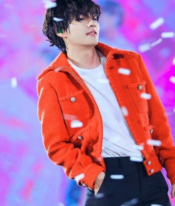 lys_206's tweet photo. Hôm nay a mặc chiếc áo đỏ, ngỏ lời muốn lm ny a
💜💜💜
#thankyouBts #BTSV #PTD_ON_STAGE_SEOUL_day3 #WeLoveYouBTS #PTD_ON_STAGE_SEOUL https://t.co/AV7Nqd6PNH