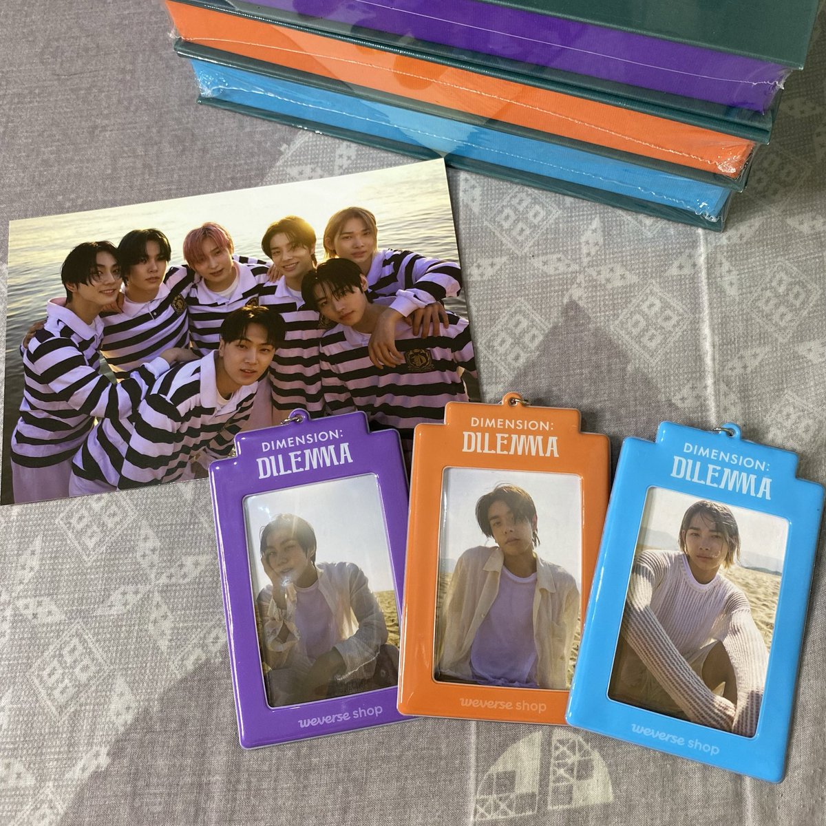 LFBREAD's tweet photo. my dimension dilemma albums from @7FILMSSHOP are finally here... hahah. this was such a frustrating transaction. was supposed to receive these last december but was told naiwan yung albums sa kr +
#7FILMSfeedback https://t.co/r7EkXA0Nwr