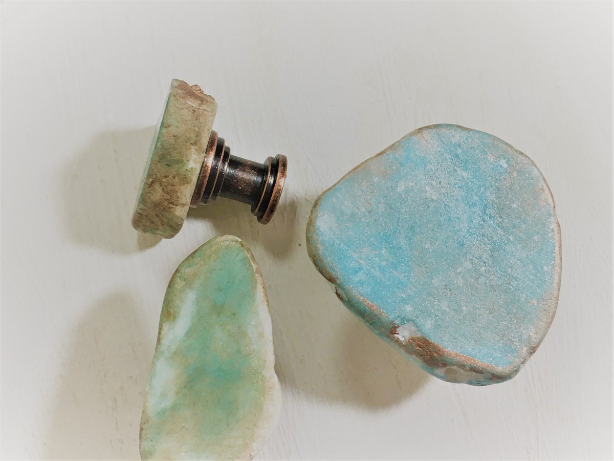 ruralgals's tweet image. 🐕 Big deals! Stone Knobs with Antique Copper, Farmhouse Kitchen Decor, Dresser Knobs &amp;amp; Pulls, Blue or Green Patina, Bathroom Decor, Dresser Knobs only at $19.96 on etsy.com/listing/111918… Hurry. #HomeDecor #CustomKnobs