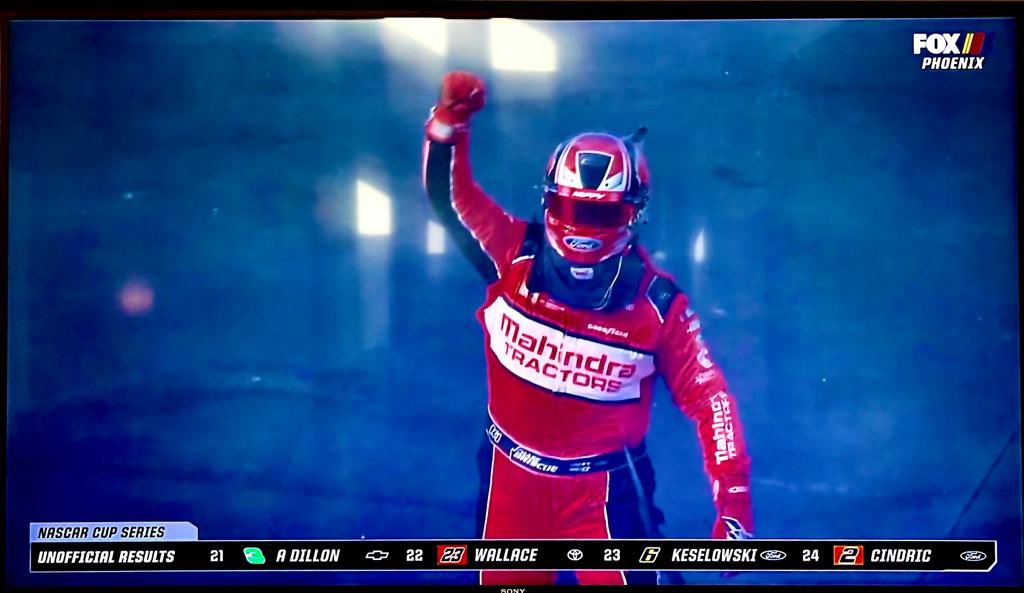 anandmahindra's tweet photo. That winning feeling… Every @TractorMahindra customer in the world is part of it… https://t.co/lWyvY3od6i