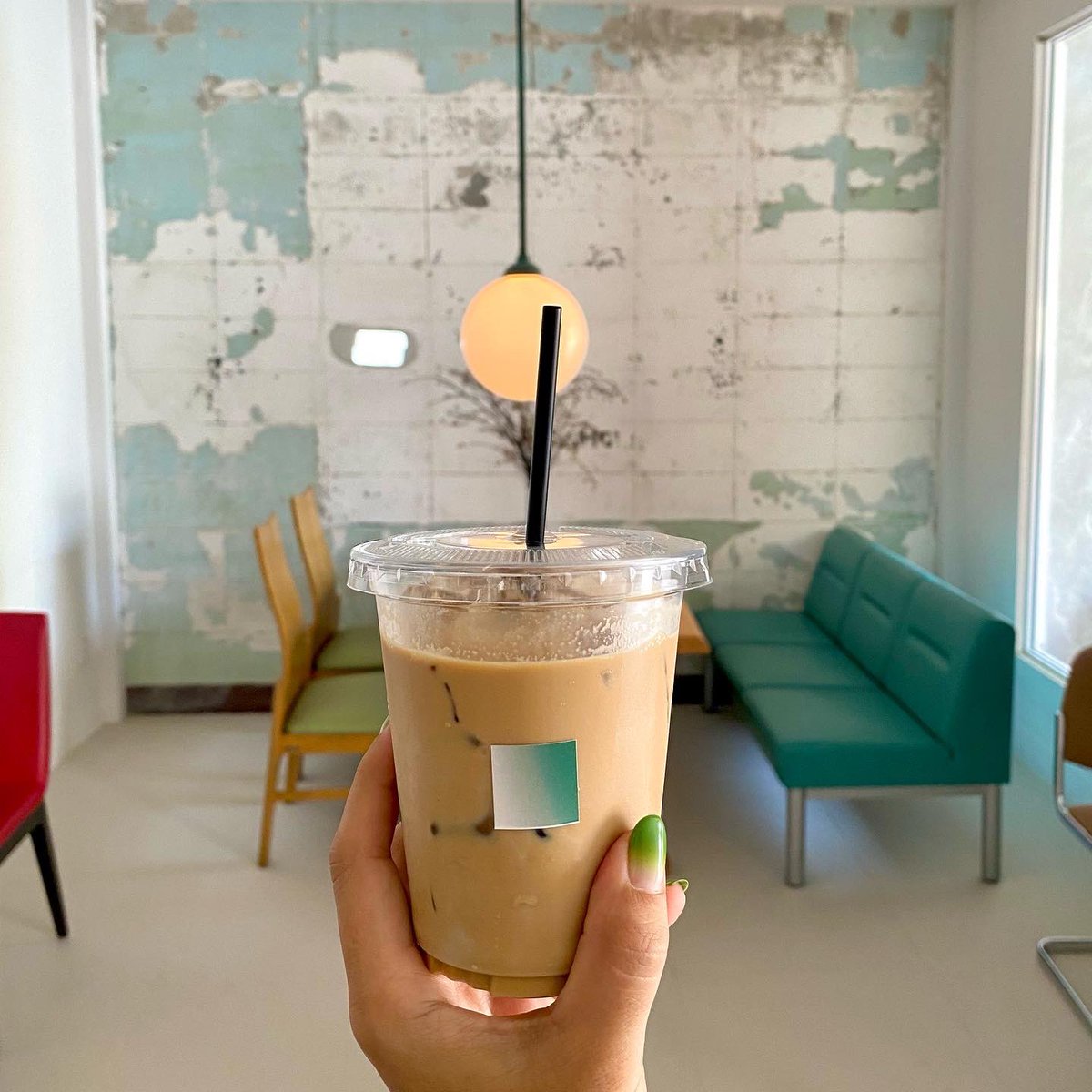 YOSHIE_roba's tweet photo. チェンマイ旧市街のsamlan soi 7に出来た #yourproject 🦫☕️✨
路地を入った民家にあって、誰かのお宅に遊びに来たような気分になれるロケーション☺️
珈琲も美味しくてシンプルな空間でゆっくりできます🧏🏽‍♀️

#chiangmai 
#reviewchiangmai 
#cafecnx
#Chiangmaiguid https://t.co/9LfZ0V5dDa