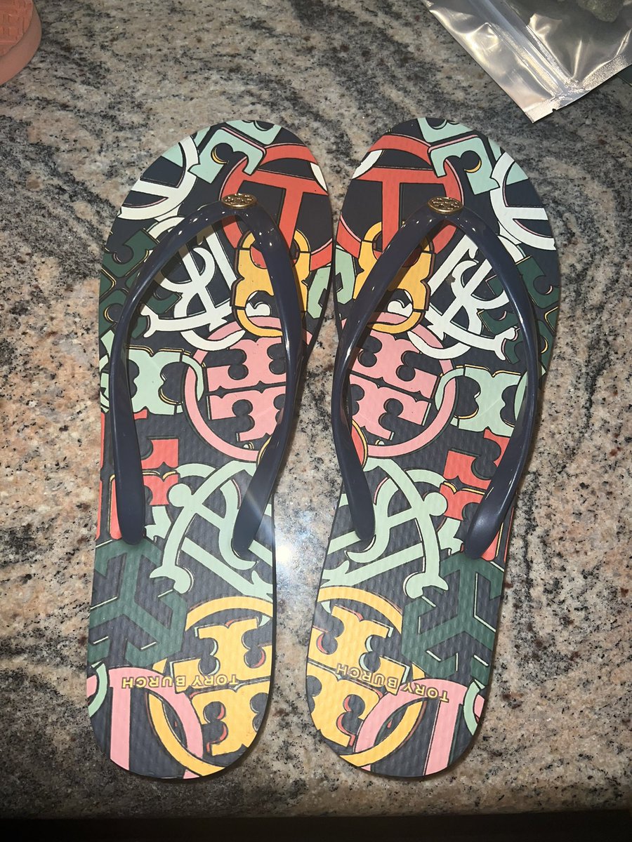 juulia189's tweet photo. ! Obsessed What is limited edition Tory Burch flip-flops! On sale for the next 24 hours, feel free to DM me https://t.co/bK7b8qJLs2