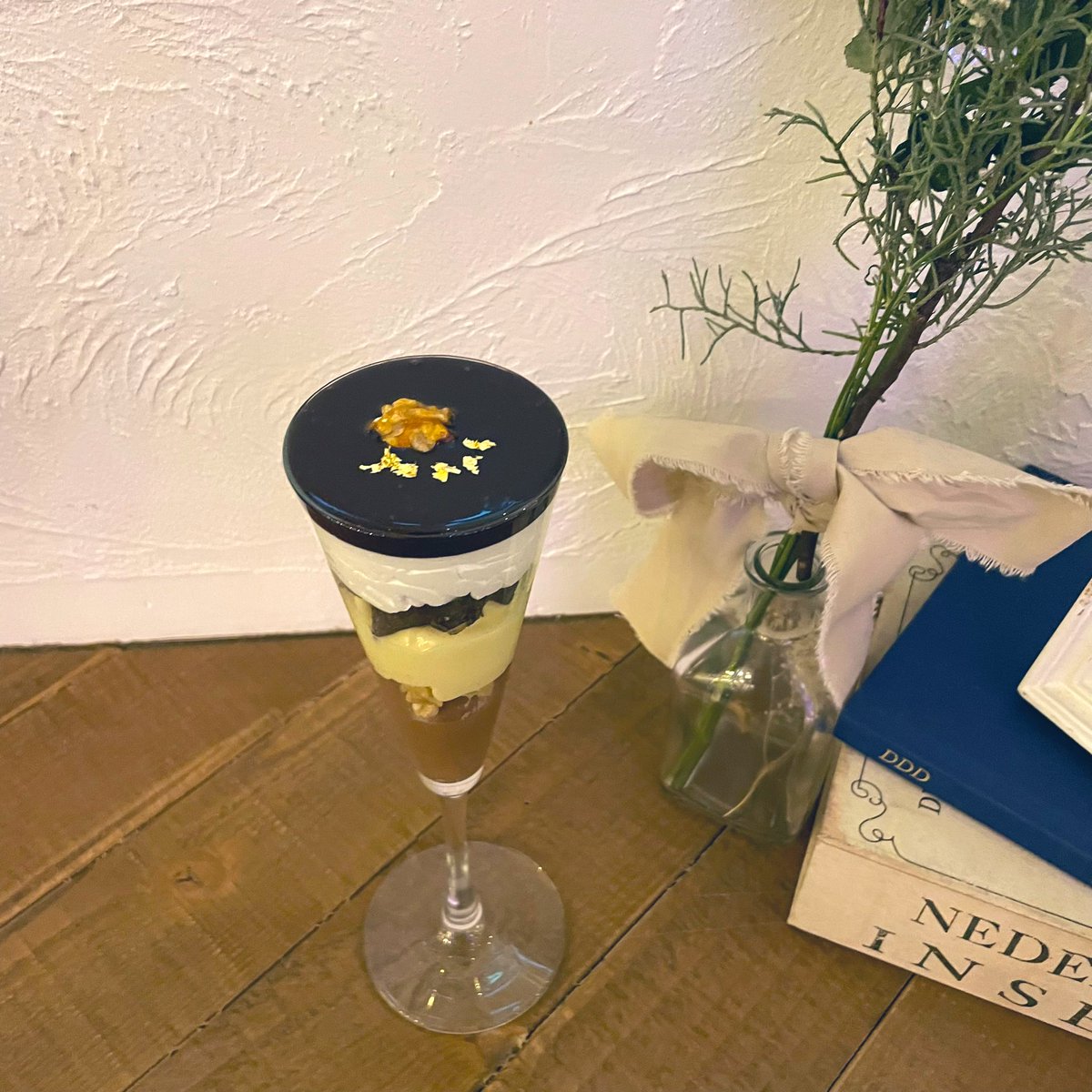 icafe_official's tweet photo. こんにちは🐱

本日は3月15日発売開始の商品「ショコラバナーヌ」のご紹介です��🍌

濃厚なチョコレートとクリーミーなバナナムースを使ったパフェです☺️

食後やティータイムにいかがですか？🌱

本日蔓延防止措置のため営業時間が変更になります。🙇‍♂️🙇‍♀️
11:00〜20:00 L.O 19:30 https://t.co/h8HTY1ERAb