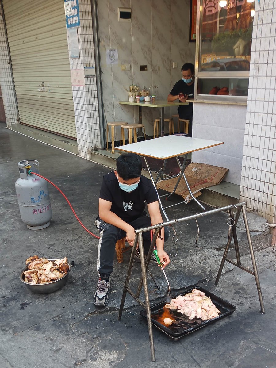 RealSexyCyborg's tweet photo. Pretty anti-climatic "Shenzhen lockdown" here. 5 minutes to get my PCR test, then got some fresh vegetables. No sitdown service but lots of takeout, everyplace checking QR codes. My friends are home from work, no subway or bus service, no taxi without a PCR test in the last 24hrs https://t.co/KfH3be2koz