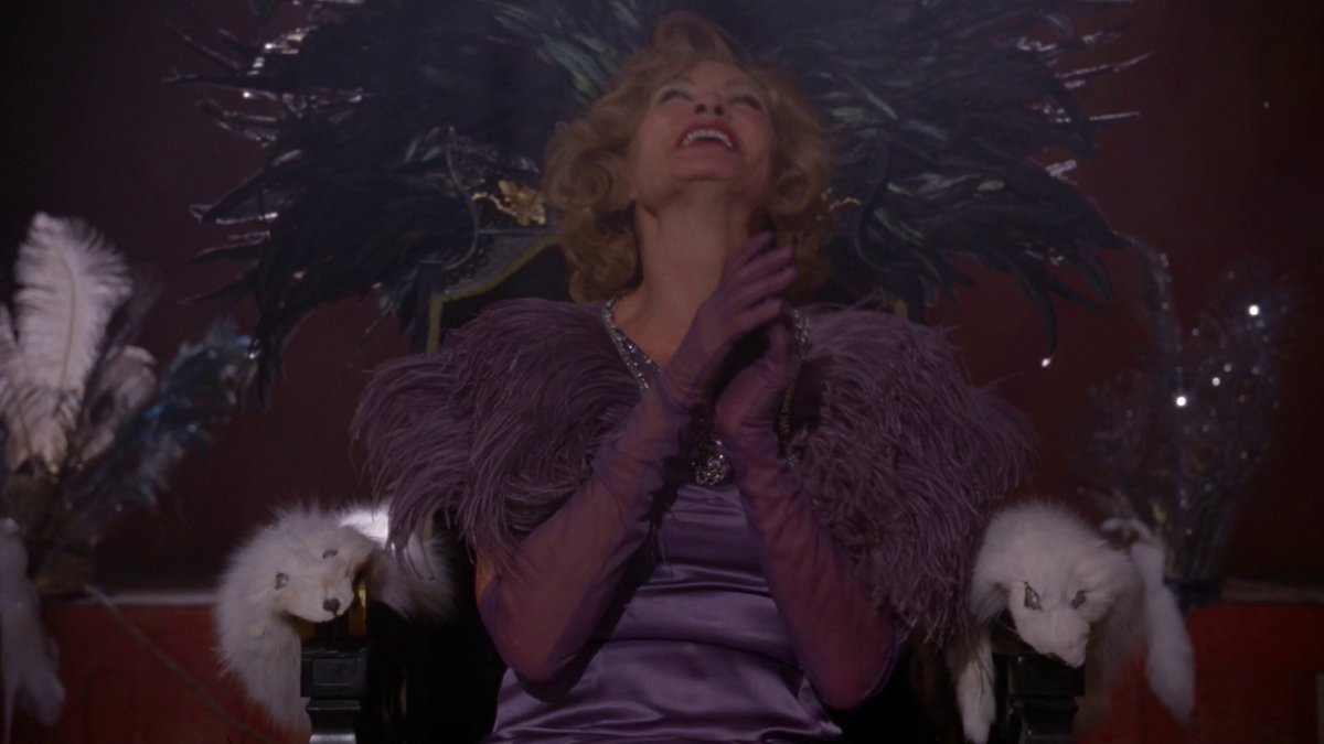 ahscenes's tweet photo. S04E06 | #AHSFreakShow https://t.co/Fv53zwK8Oi