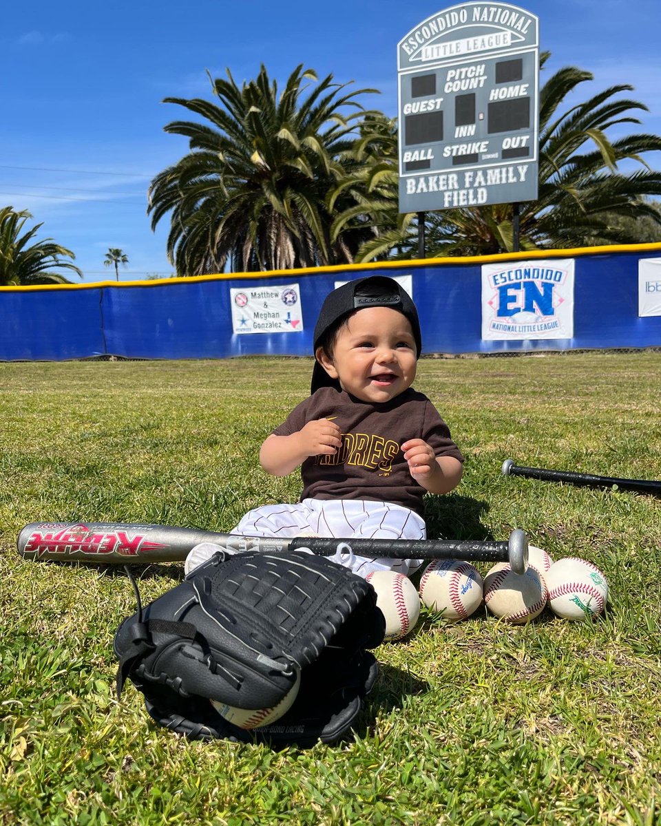 clawsteezy's tweet photo. Can’t wait for T-Ball 🥺❤️⚾️ https://t.co/Pgy7t0QmaX