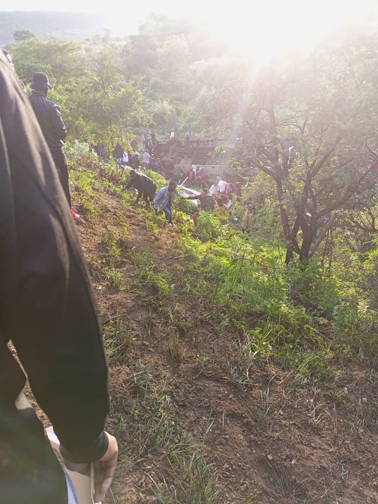 sns_motors's tweet photo. #Ajari 😭😭
Basi la kilimanjaro Express linalofanya safari zake kutoka Tunduma kuelekea Dar es salaam likepata ajari asubuhi hii Senjele ya pili, kama una ndugu jamaa na rafiki alikua anafanya safar na basi hilo wasiliana nae kujua hali yake https://t.co/FRDSJfBNoj