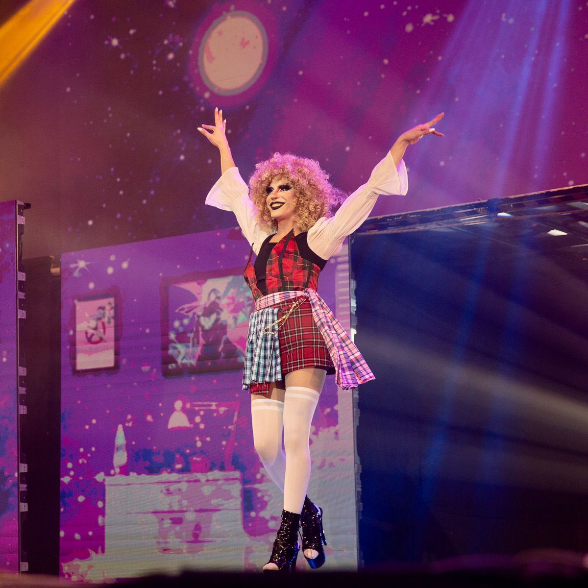 QueSueneelTacon's tweet photo. 🚨TIJUANA🚨 “Que Suene el Tacón” llega a EL FORO, este 26 de marzo a las 9:00 pm. Compra ya tu boleto PISO CENTRAL, incluye backstage y convivencia ➡️ https://t.co/O3x1HdhLhD ⬅️

Nuestras deminosas están listas para llevarte por un viaje lleno de música, baile y mucho glamour. https://t.co/JWFTjN1hY9