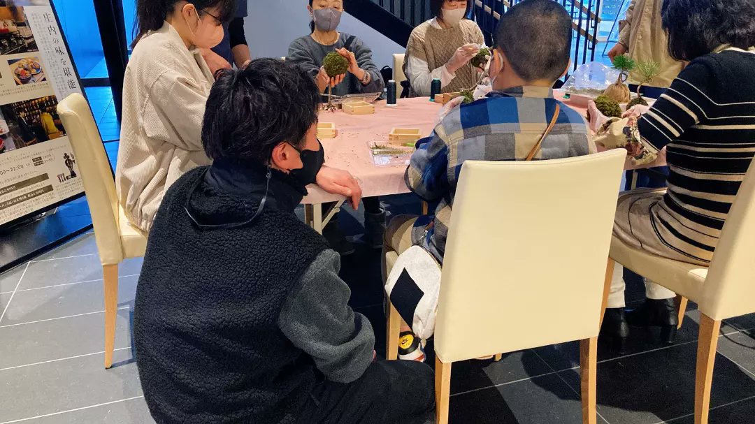 tsukinohotel's tweet photo. 桜MASUMOSSワークショップ2日目🌸
2日目も満席を頂きワークショップ全日程無事終了致しました。ご参加頂きました皆様どうもありがとうございます。春らしい桜の苗木を使用したMASUMOSSは2週間後くらいに花が咲くそうです！今から楽しみですね！！ https://t.co/csEIJCDFBQ
