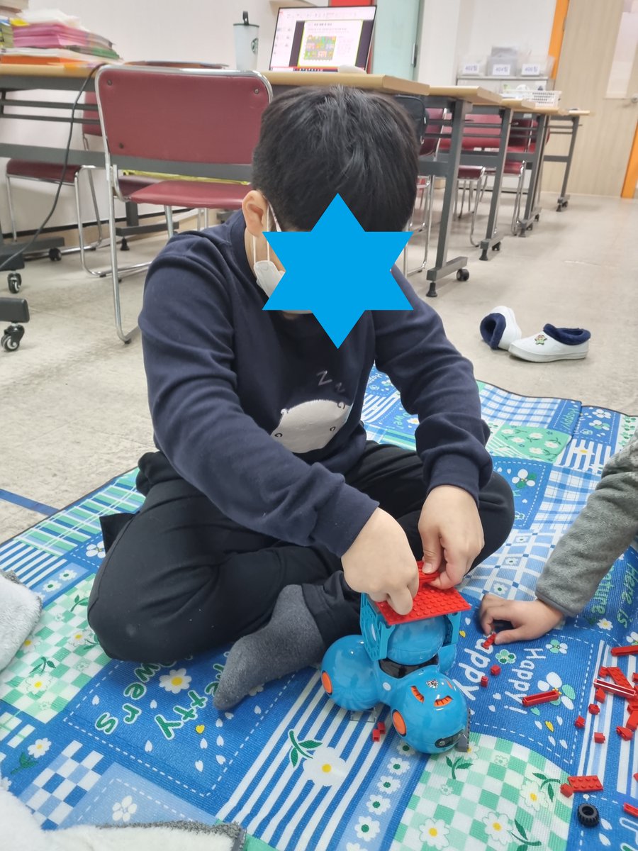 codingjam20's tweet image. #원더리그코리아 #코딩대회 #대시의수호자
2021-2022 원더리그코리아 Pioneer Cup 부문에 참가!
미션1 - 우리 마을에 온 대시
미션2 - 빵집에 불이 났어요!
미션3 - 친구와 즐겁게 놀아요
대회참가 경험을 통해서 더욱 성장하는 대시의 수호자팀이 되길 바래봅니다.^^ 수고많았어요~~👍
