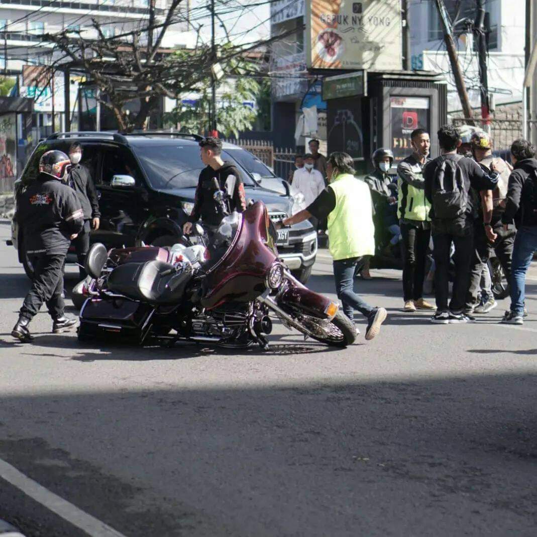 Suka Mobil Tua tweet media