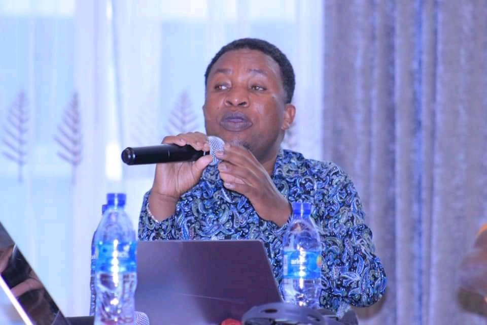 indiana_am's tweet photo. Main aim of a leader is to lead his/her team towards the right direction so that you all collectively succeed.
@mithika_mwenda 
#IgembeSouthNaMzalendo https://t.co/CgiBJFiWTb