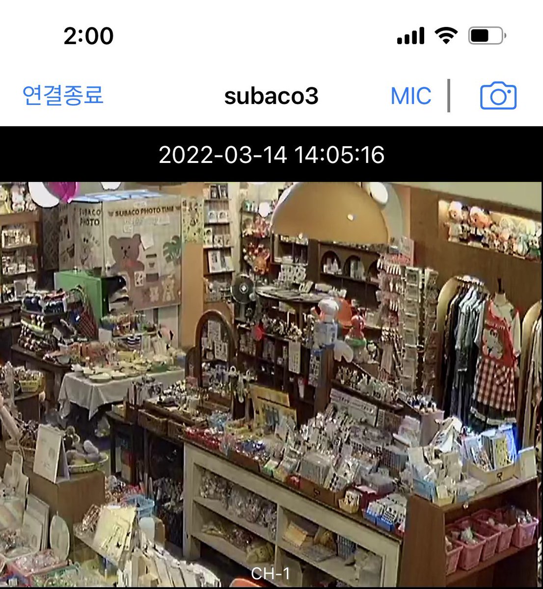 홍대 수바코 레트로 사진기 이용은 
평일에 !! 
아주 쾌적하게 이용가능합니다👍🏻👍🏻👍🏻
현상황 평일비가 와서 웨이팅도 없고 줄도 없습니다🤓
-
또한 주말이용 원활이용하시라고
웨이팅 리스트를 제공해드리고 있습니다
웨이팅을 하셔도 매장내 상황에 따라 조금 대기가 있을수있으니 양해바랍니다!