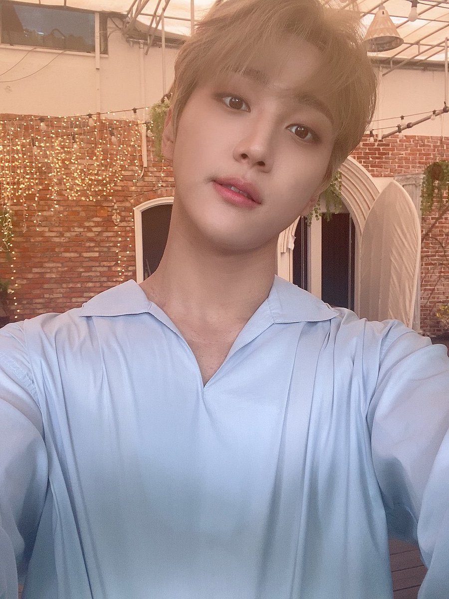 joochannie's tweet photo. gives him a hug bc he deserves it <3 https://t.co/lHgVef6pcp