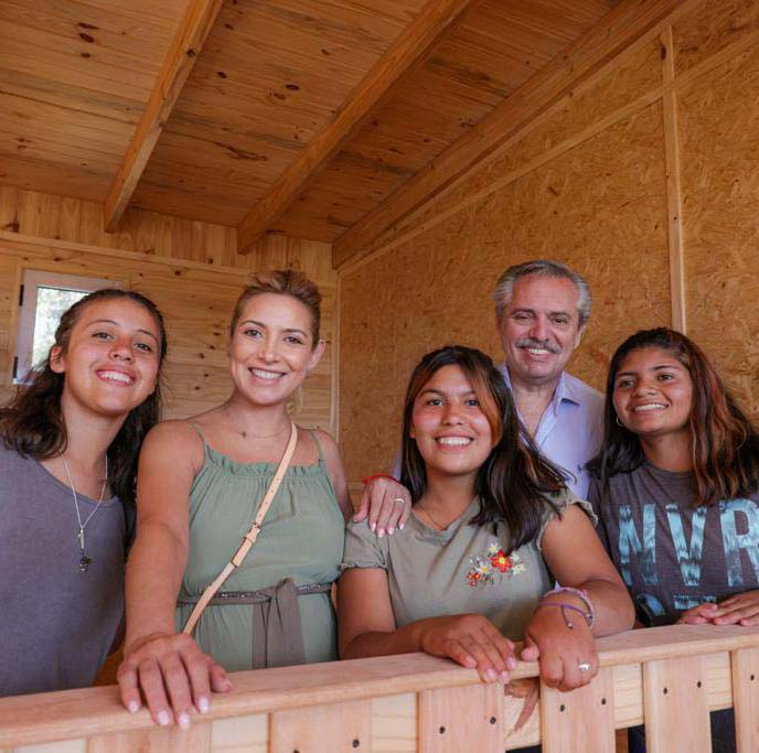 InformadorMgd (@informador_mgd) on Twitter photo El presidente <a href="/alferdez/">Alberto Fernández</a> , acompañado por su esposa Fabiola Yañez, visitó el sábado las nuevas instalaciones del Hogar Ángel Azul, en la localidad Las Tahonas del partido bonaerense de Punta Indio
informadormgd.com.ar/2022/03/14/el-… El presidente <a href="/alferdez/">Alberto Fernández</a> , acompañado por su esposa Fabiola Yañez, visitó el sábado las nuevas instalaciones del Hogar Ángel Azul, en la localidad Las Tahonas del partido bonaerense de Punta Indio
informadormgd.com.ar/2022/03/14/el-…