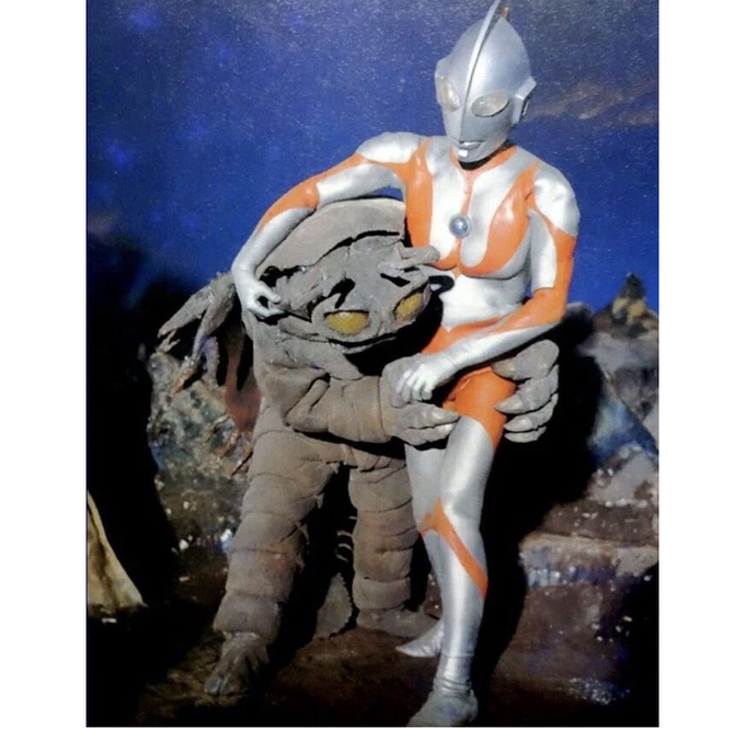 kaiju_tokusatsu's tweet photo. How did MR. GODZILLA HARUO NAKAJIMA act KIYLA?
https://t.co/NL1bLnd3Vs
#Kiyla #Saigo #Ultraman1966 #MrGodzilla #HaruoNakajima #TohlNarita #RyosakuTakayama #KaijuDesign #MonsterSuitMaking https://t.co/aDrPfq6RqZ