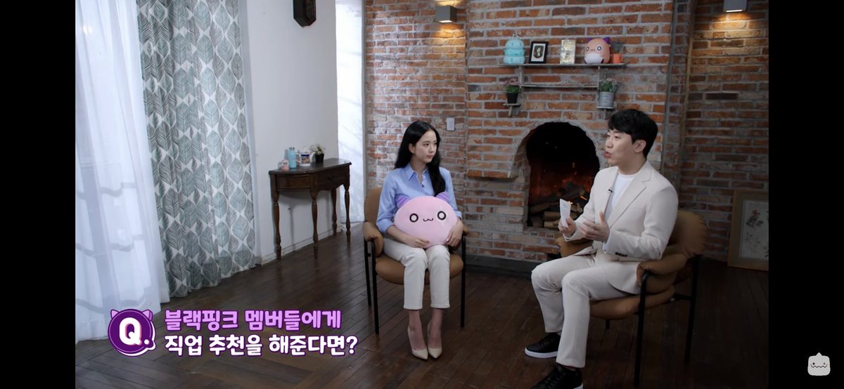 translatebp's tweet photo. She was asked to give maple story jobs to the members!
She said she played games with Jennie a lot. To catch the boss, she’d give her Dual Blade because it’s hard to control (?) and that’s something you can trust Jennie with and leave it to her
#JISOO #지수 @BLACKPINK https://t.co/DDw7ZZpGqP