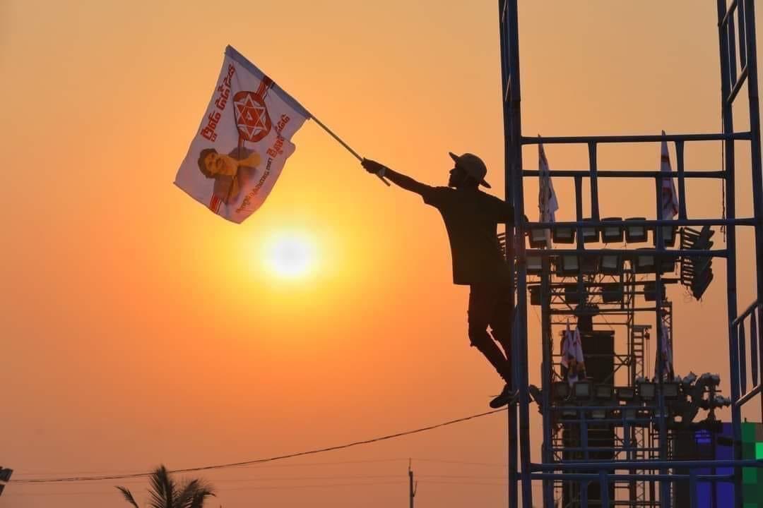 jithu_bonala's tweet photo. ఎత్తర జెండా ☀️✊

#8YearsOfJANASENA 
#PawanKalyan #JSPKavali #JanaSenaFormationDay2022 #JanaSenaParty https://t.co/CjD5RtefE8