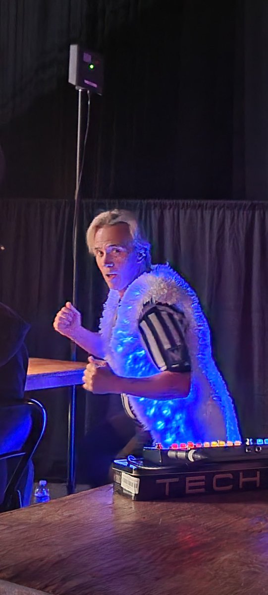 If <a href="/NaomiWWE/">Naomi</a> ask where her coat is please don’t tell her that I have it. I need it for all @wwe events!