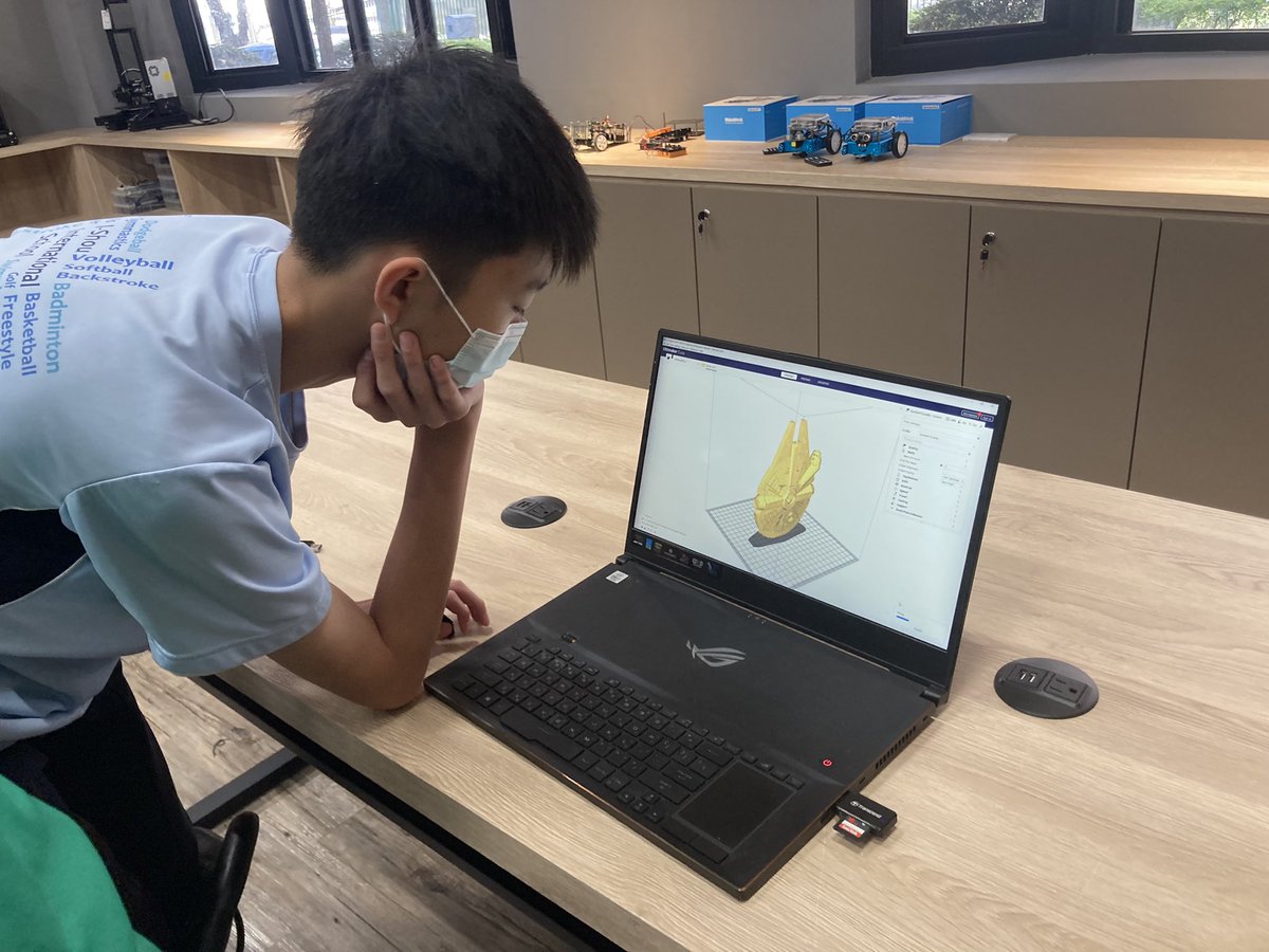 DesigingSteam's tweet photo. How to get students excited learning about #3dmodelling & #3dprinting? Let them experience the joy of printing without the technical hurdles. Combining skills-building as pt. of their #CritA & B to strengthen their confidence to use #3dtech as a tool. #agencyinlearning https://t.co/r0XG04Fn5i